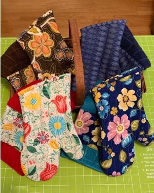GO! Four Seasons Oven Mitt Gift Basket Pattern