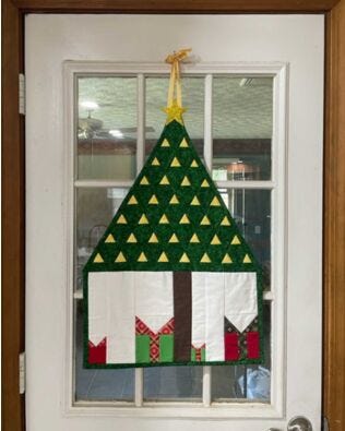 GO! Christmas Door Hanging Pattern