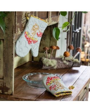 GO! Merry Mushrooms Oven Mitts Pattern