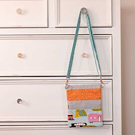 Caitlyn Tote with Zippity-Do-Done Zipper
