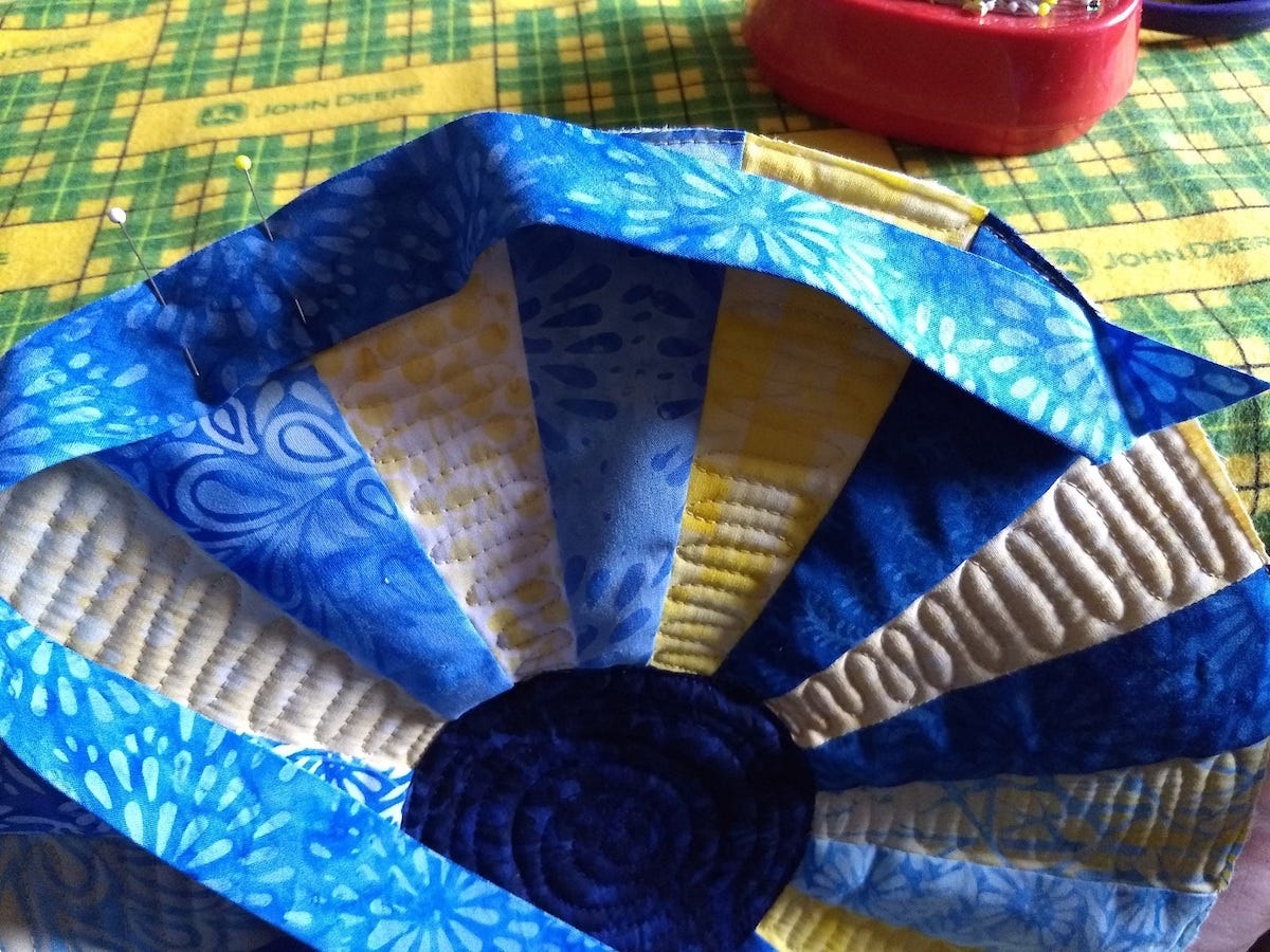 attaching bias binding to circular quilt pattern