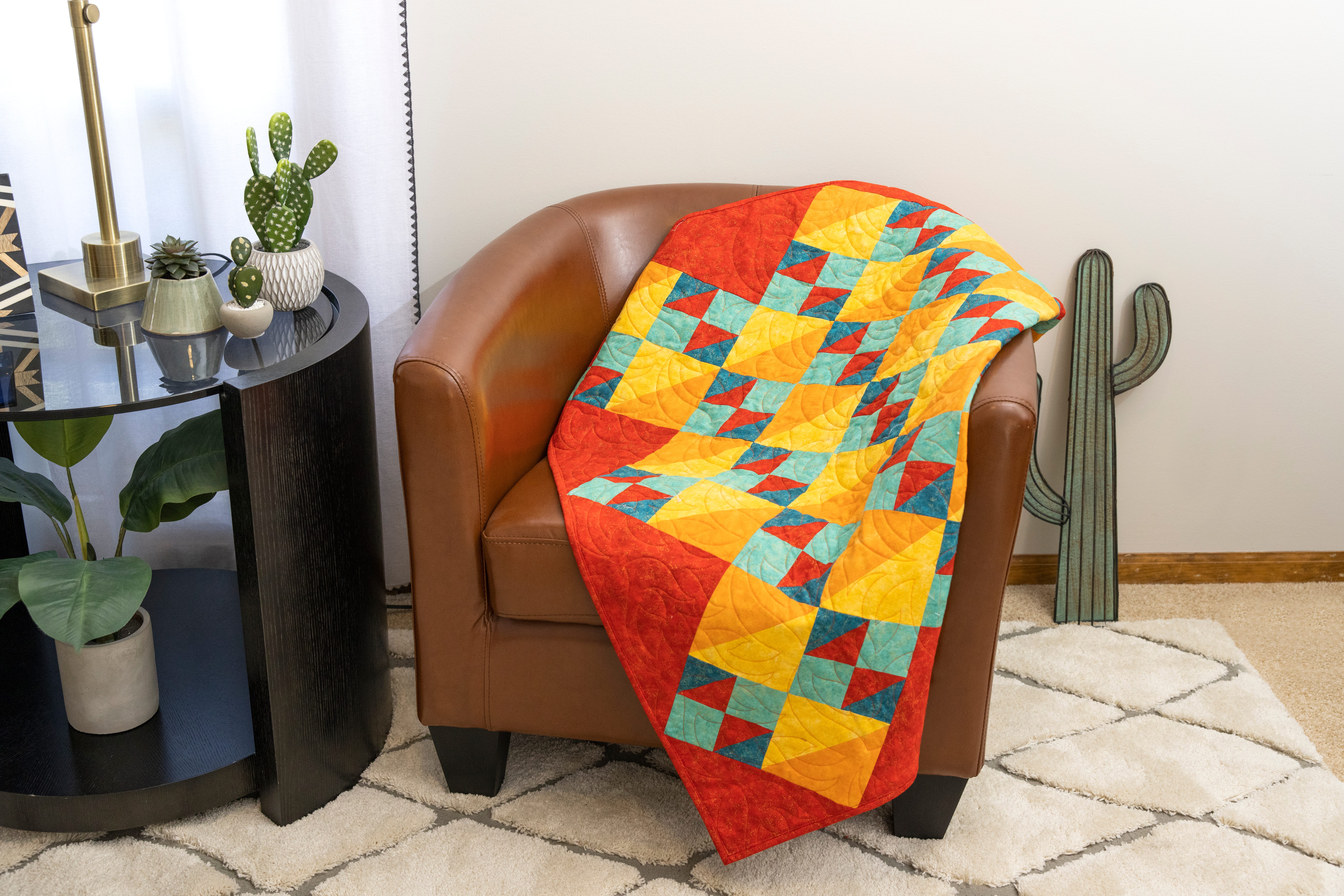 PQ11886 Caliente Throw Quilt_lifestyle_hor_HQ-1