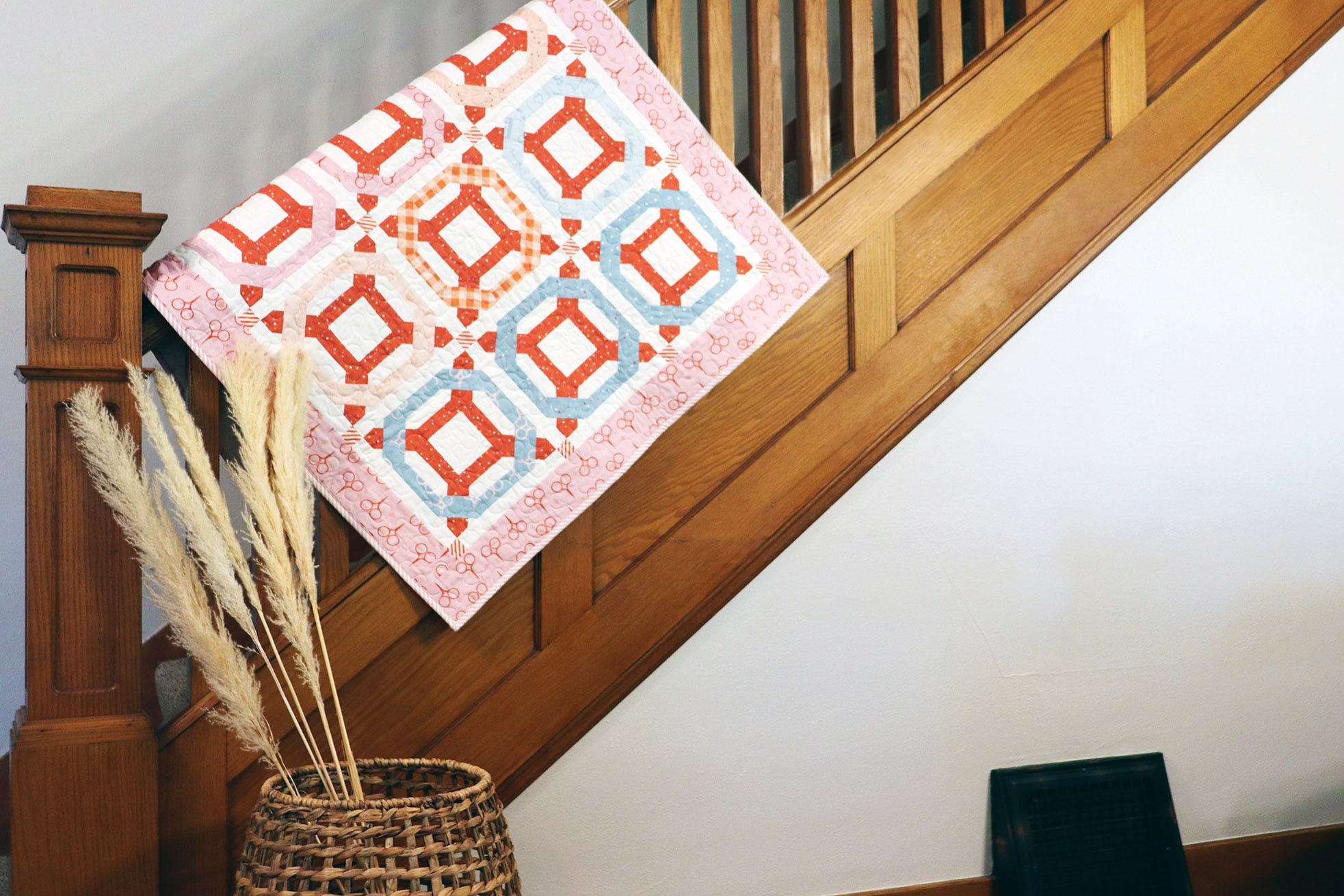 PQ11891_Rolling Rings Throw Quilt_lifestyle_hor_HQ