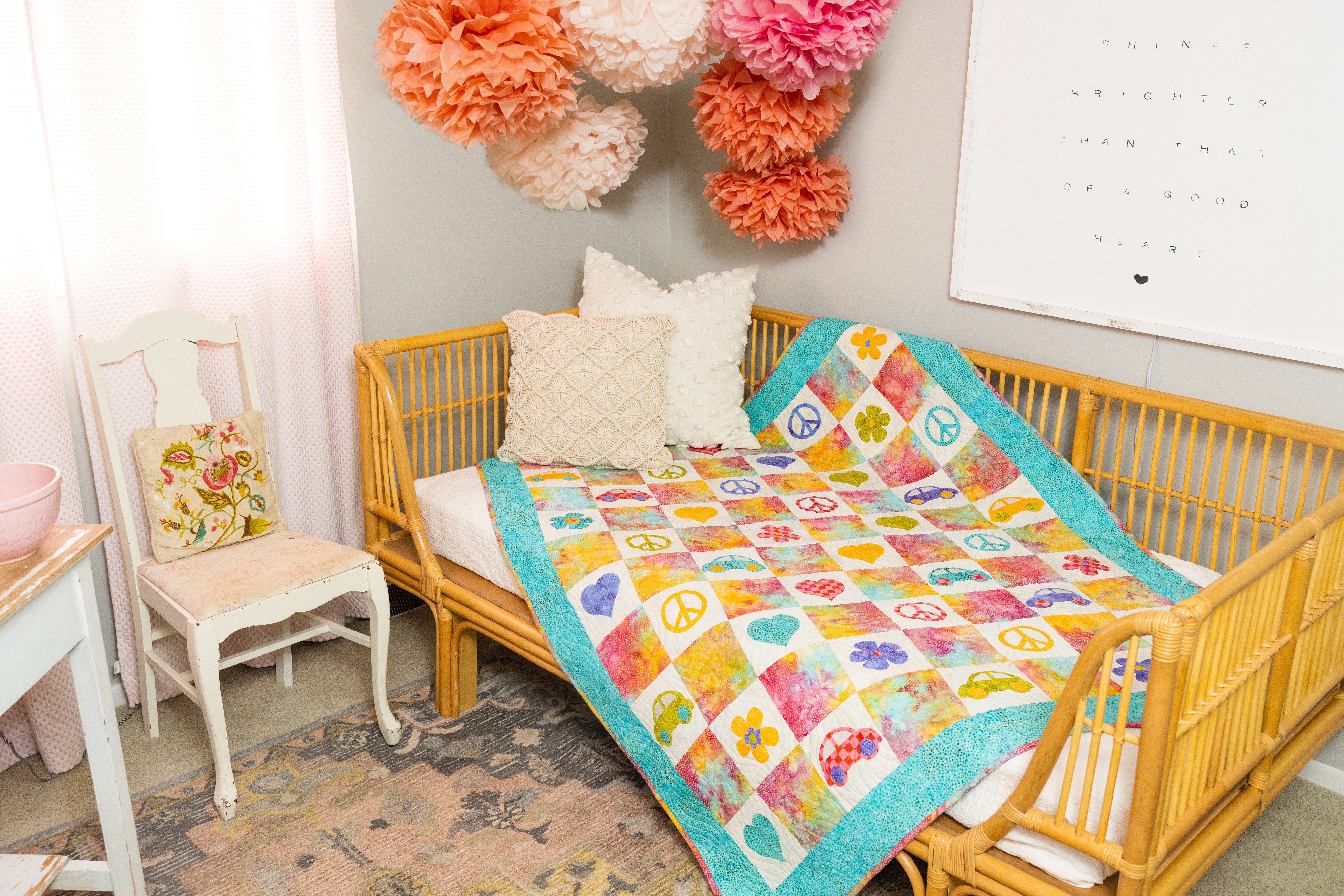 PQ12098 Groovy Throw Quilt_lifestyle_hor_HQ