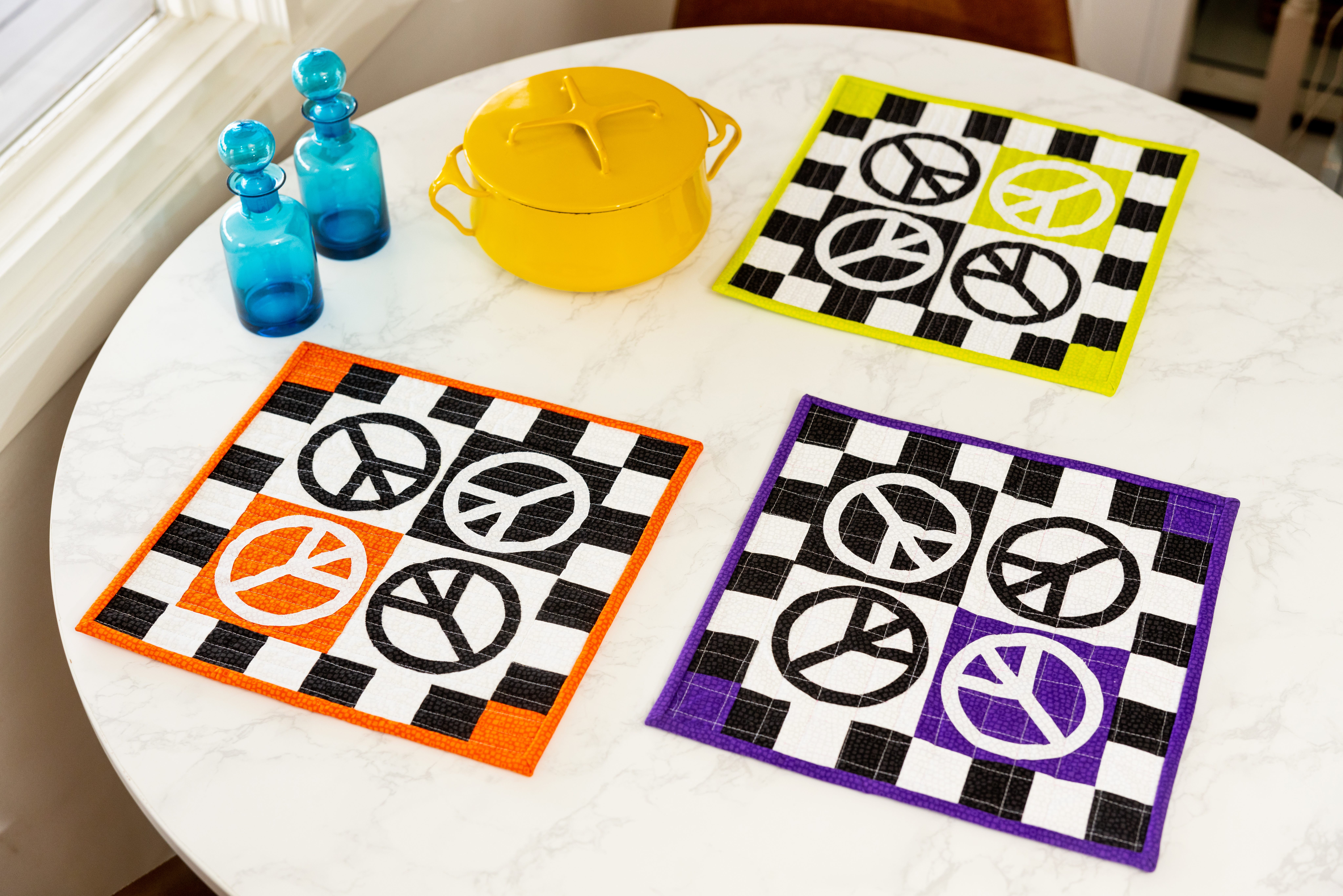 PQ12100 Peace Sign Snack Mats_lifestyle_hor_HQ