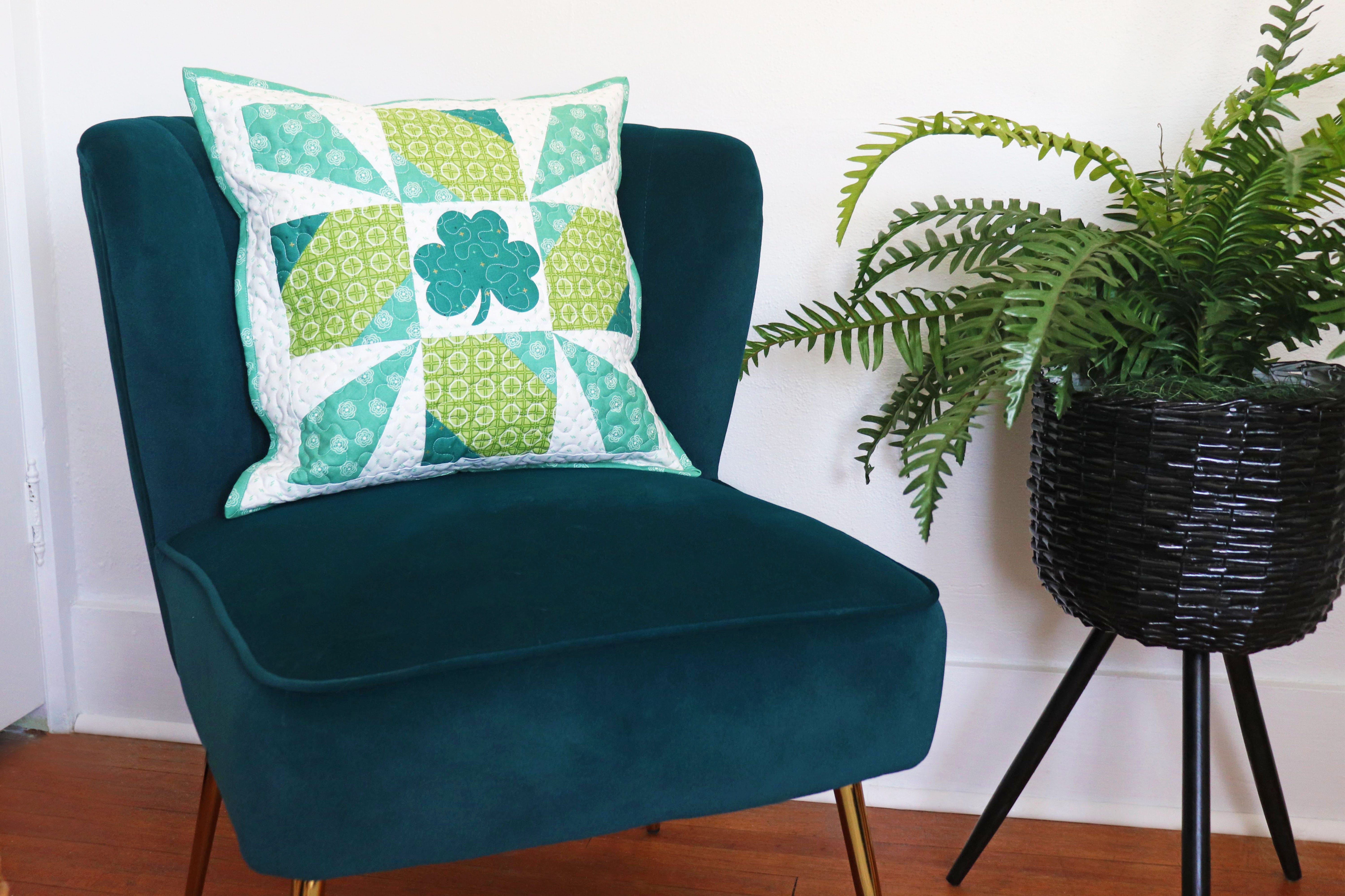 PQ12119-Shamrock-Swirl-Pillow-Lifestyle-Hor