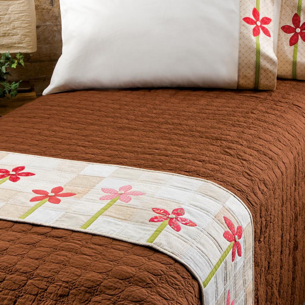 6 Free Bed Runner Patterns to Spruce up Your Decor